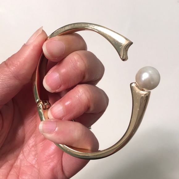❣️ 2for$20 Imitation Pearl Bangle - Picture 6 of 6